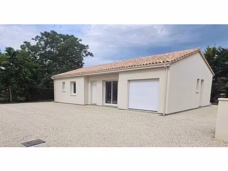 location maison 4 pièces 93 m² à avanton (86170)  1 096 €