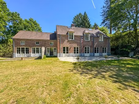 villa à louer avec terrasse et jardin   genval (rbw02337)