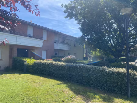caussade t2 avec terrasse et parking  au dernier étage à p