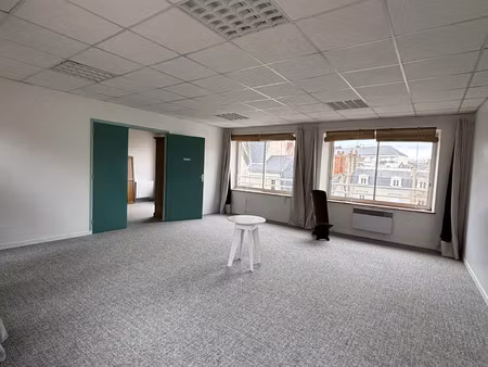 location bureau 129 m² à angers (49100)