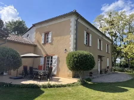 charmante maison de 220 m² avec piscine proche l'isle en dodon