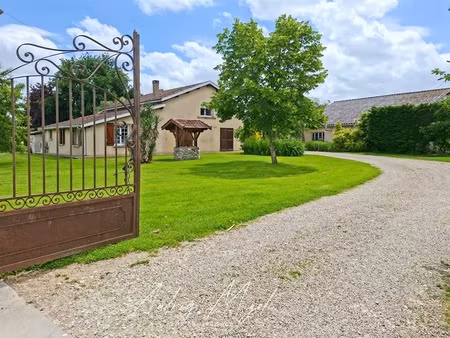 propriété en pierre avec maison  gîte  245m²  7 chambres  piscine  300m² de dépendances  p