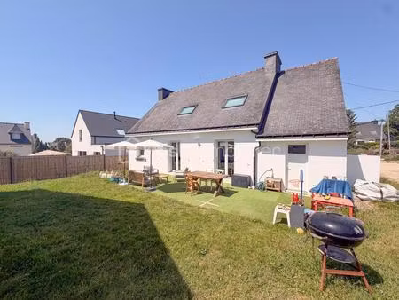 meriadec - maison de 125 m2 rénovée sur près de 500 m2 de terrain - 4 chambres