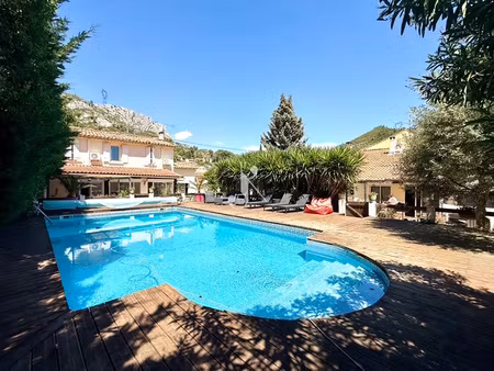 2 maisons t5 et t3 independantes avec piscine et garage sur