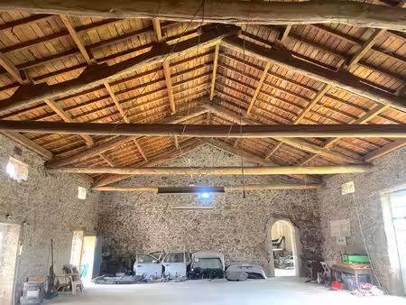 à vendre - locaux de 310 m² à sainte-eugénie-de-villeneuv