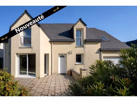 maison familiale lumineuse avec 5 chambres et jardin