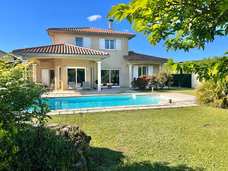 maison maubec 5 pièce(s) 148 m2