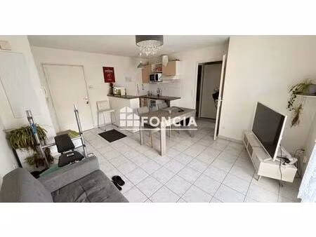 t2 en rez de jardin avec terrasse et parking vendu libre d ocupation