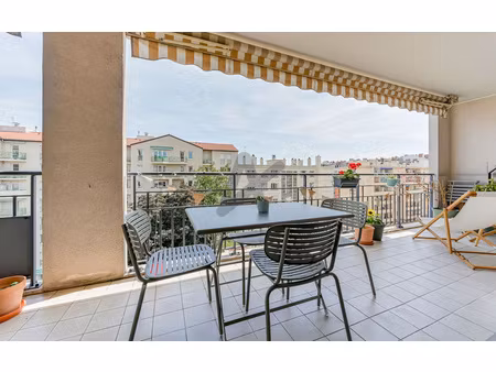 exclusivité -- magnifique t4 traversant 90 m2 + balcon 17 m2 