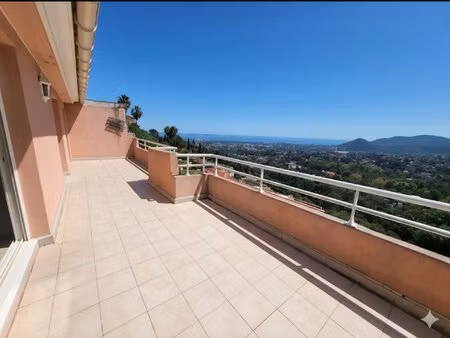 superbe appartement 4 pièces vue mer à mandelieu