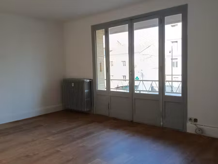 st chamond  26 bld delay  t3 de 64m² 1er