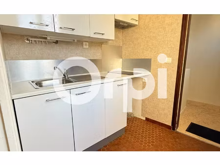 location appartement  m² t-1 à surgères  405 €