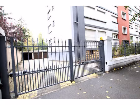 garage fermé sécurisé  porte motorisée à louer à metz sablon