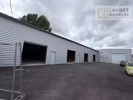 grand box à louer avec parking à soues