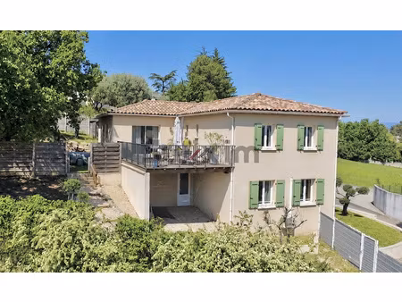 grande maison familiale idéalement située  proche commerces
