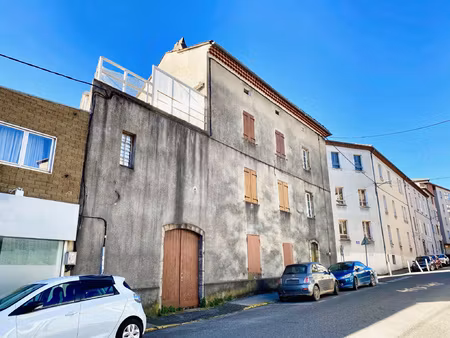aubenas  immeuble de 3 appartements avec garage.