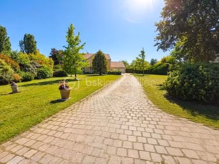 magnifique maison familiale avec prestations haut de gamme  parc arboré  n12 et gare