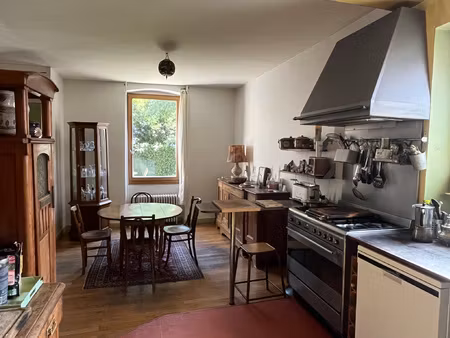 maison 8 pièces  avec dépendances  jardin et cave
