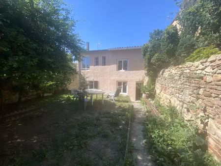 centre villefranche  maison de village + grange avec jardin