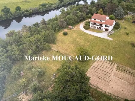 maison individuelle de 295 m²  6chambres au coeur d'1.3hectare avec accès à la rivière