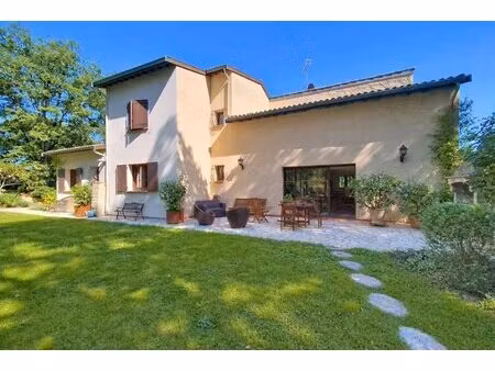 maison de 6 pièces de 272 m² à esperce