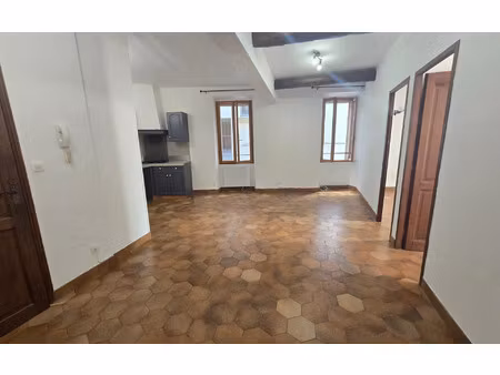 location appartement  47.93 m² t-2 à cadenet  595 €