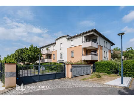 roquettes appartement de type 2 avec balcon et place de parking