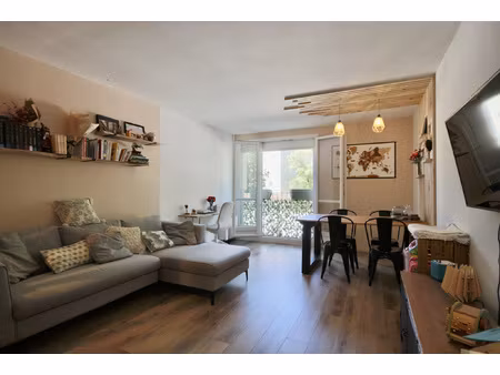 a vendre à taverny  3 pièces  2 chambres  56 m2  1 cave