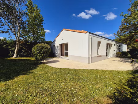 basse-goulaine bourg  maison de plain pied sur une belle par
