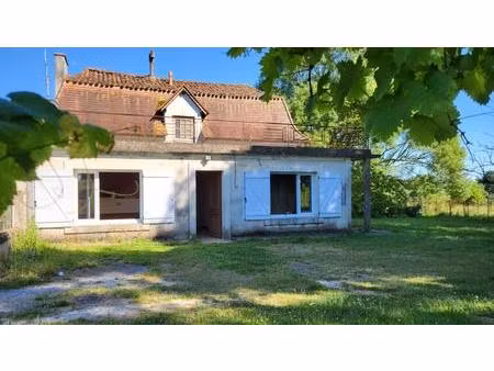 241300 maison bosset 5 pièces de plain pied 103 m2 à rénover sur parcelle de 2237 m²