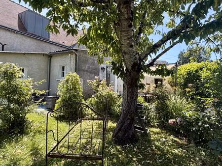 charmante maison d'habitation avec joli jardin fleuri