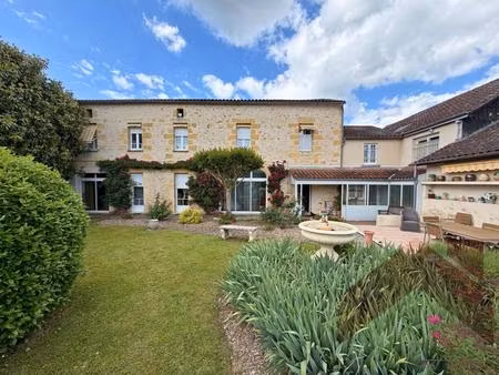 maison familiale 15 pièces à lalinde  361 m² et 1390 m² terrain
