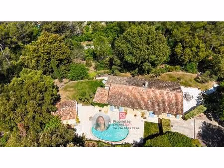 trans-en-provence - villa de plain-pied avec piscine  dépendance et terrain paysagé