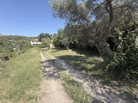 terrain plat 916 m2avec permis accepté allauch secteur cal