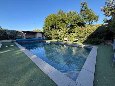 maison individuelle meublée quatre chambres avec piscine