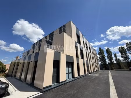 vente bureaux 50 m² à 933 m²