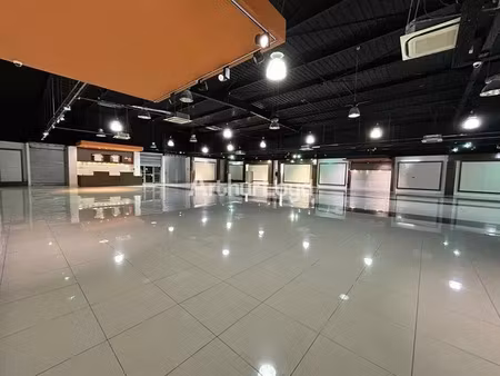 location commerce feves 57210 1270m²
