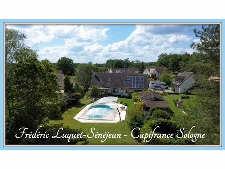 propriété 9 pièces  piscine couverte  étang  dépendances sur 8 500 m² de terrain arboré à 