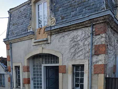 immeuble à ste livrade/lot proche des commodités
