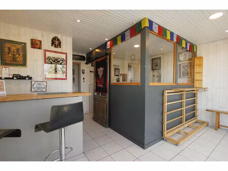pas de porte local commercial avec stationnement et terrasse la tranche sur mer