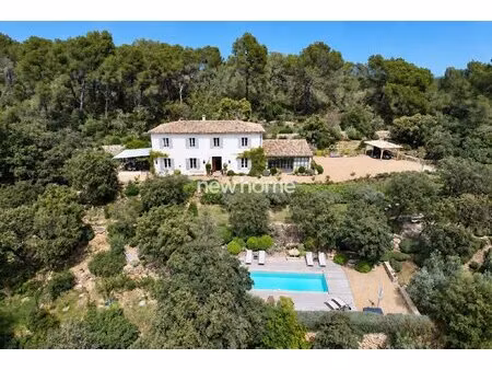 superbe bastide provençale avec vue panoramique et proche village