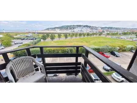 ravissant studio  balcon et vue dégagée sur la mer