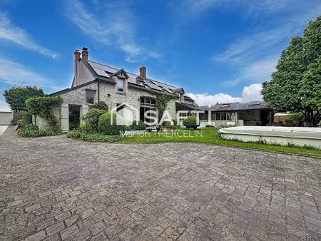 superbe longère de 205m² habitables environ avec piscine et jardin soigné