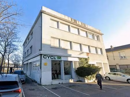 location commerce saint etienne 42000 310m²
