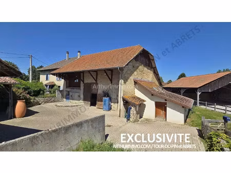 vente maison 7 pièces 220 m2 à la tour-du-pin