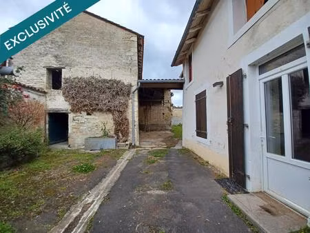 maison avec dépendances en pierres  cour et jardin