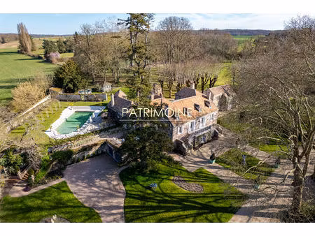 (77) pres fontainebleau - manoir xviii 480 m² - parc 3 8 ha - piscine tennis - dependances