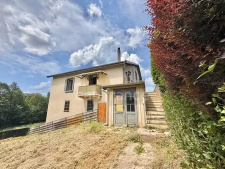 maison de 80 m²  terrasse de 35 m²  terrain clos de 670 m²  3 chambres et 3 garages
