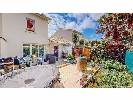labenne - villa mitoyenne t4 sur 2 niveaux - 70m2 - terrasse - jardin - pkg