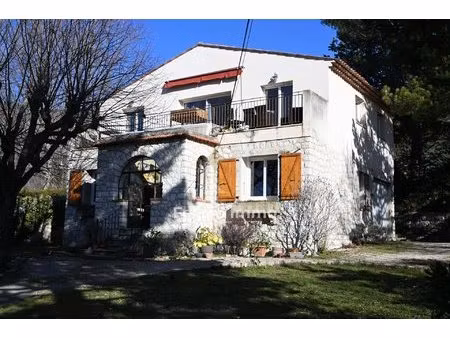 haut de villa t3 lumineux - jardin privatif - rare sur le marche